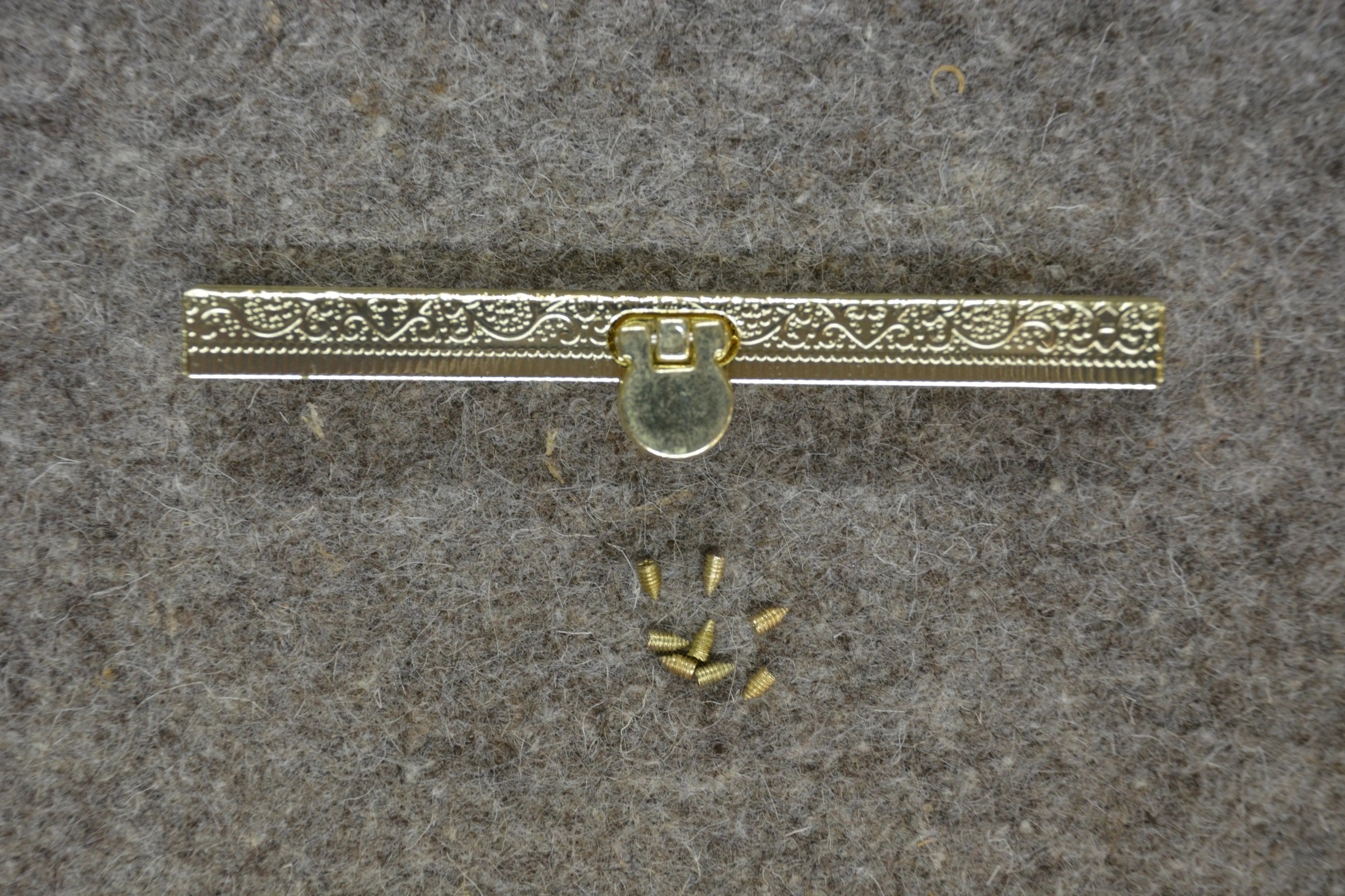4.5in Embossed Yellow Gold Wallet Clasp