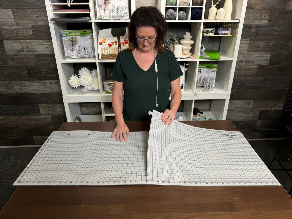 CUTTERPILLAR FLIP AND FOLD 48 SELF-HEALING CUTTING MAT