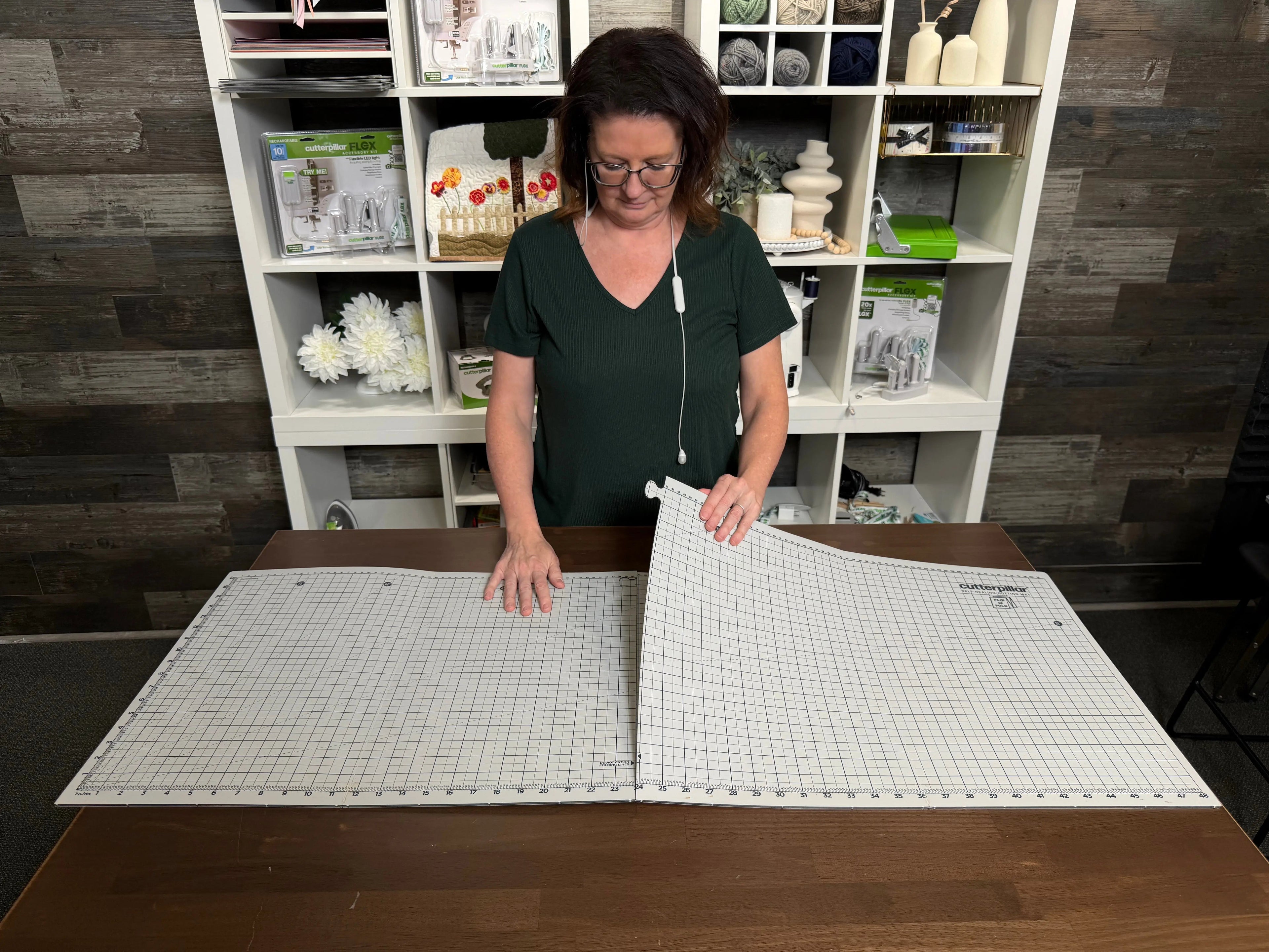 CUTTERPILLAR FLIP AND FOLD 48 SELF-HEALING CUTTING MAT