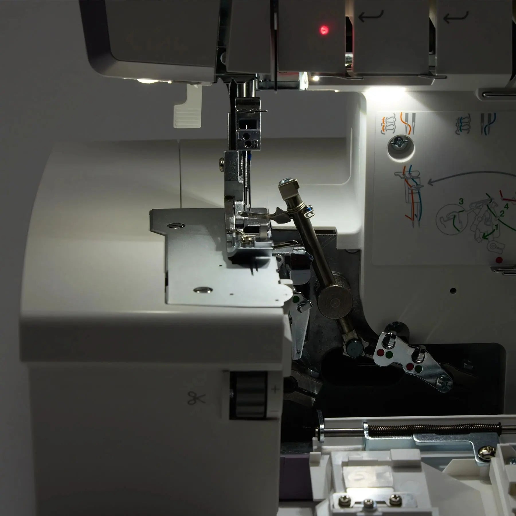 HUSQVARNA® VIKING® AMBER™ S | 300 Overlock Machine