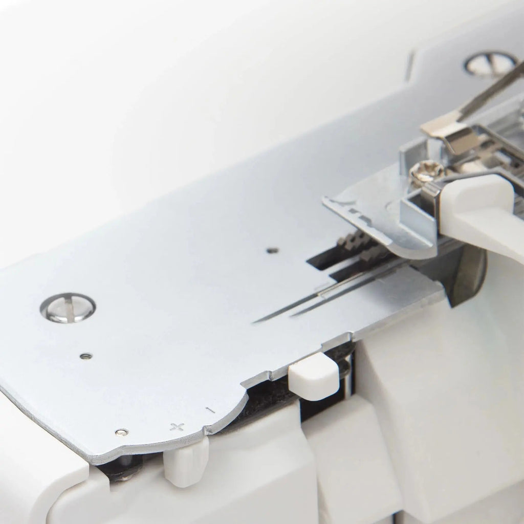 HUSQVARNA® VIKING® AMBER™ S | 300 Overlock Machine
